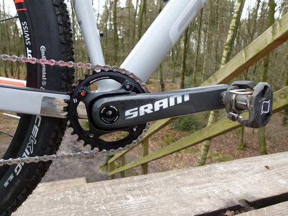 Der massive Spider nimmt der Kurbel etwas die Leichtigkeit. Ein Direct Mount Kettenblatt wäre die bessere Wahl. Der massive Spider nimmt der Kurbel etwas die Leichtigkeit. Ein Direct Mount Kettenblatt wäre die bessere Wahl.