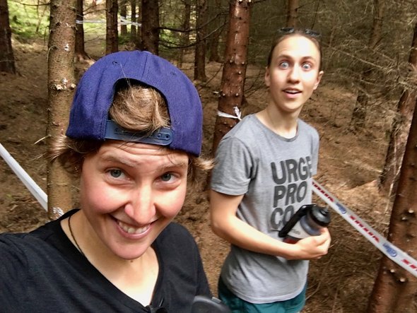 Der Track Walk brachte uns auch ziemlich in Schwitzen. Fazit: Trails wandern ist ja toll, Trails mit dem Bike flitzen aber definitiv noch viel toller! Der Track Walk brachte uns auch ziemlich in Schwitzen. Fazit: Trails wandern ist ja toll, Trails mit dem Bike flitzen aber definitiv noch viel toller!