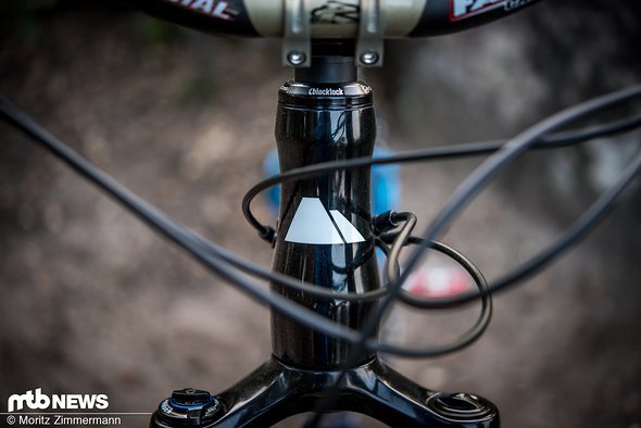 Die Rahmenform ist noch sehr klassisch und weniger kantig als bei vielen aktuellen Carbon-Boliden. Die Rahmenform ist noch sehr klassisch und weniger kantig als bei vielen aktuellen Carbon-Boliden.