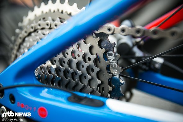 Ausgestattet ist das Rad von Eva Lechner und Co. noch mit Shimanos alter XTR Ausgestattet ist das Rad von Eva Lechner und Co. noch mit Shimanos alter XTR