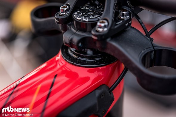… bevorzugt Danny Hart an seinem Racebike die mittlere Stellung. Beide nutzen jedoch dieselbe Factory-Rahmengröße. … bevorzugt Danny Hart an seinem Racebike die mittlere Stellung. Beide nutzen jedoch dieselbe Factory-Rahmengröße.