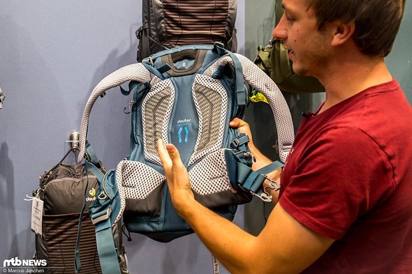Neu ist das neue Airstripes Pro Rückensystem, das für einen hohen Tragekomfort und eine ausgezeichnete Belüftung sorgen soll. Neu ist das neue Airstripes Pro Rückensystem, das für einen hohen Tragekomfort und eine ausgezeichnete Belüftung sorgen soll.