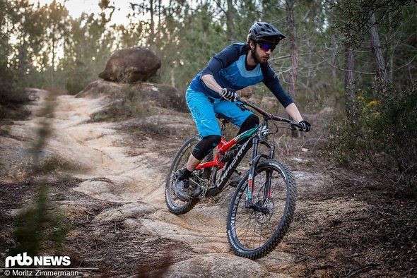 Lapierre ist mit dem Spicy Team Ultimate ein sehr guter Mix aus Laufruhe und Agilität gelungen. Ein reines Geradeaus-Bolzbike ist das Spicy nicht. Lapierre ist mit dem Spicy Team Ultimate ein sehr guter Mix aus Laufruhe und Agilität gelungen. Ein reines Geradeaus-Bolzbike ist das Spicy nicht.