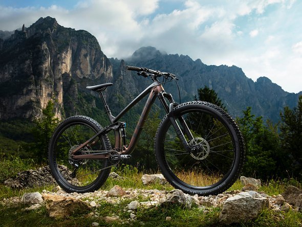 Trek Fuel EX 7 Matte Dnister Black/Sunburst Trek Fuel EX 7 Matte Dnister Black/Sunburst