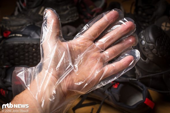 Handschuhe gibts zum Kleber dazu Handschuhe gibts zum Kleber dazu