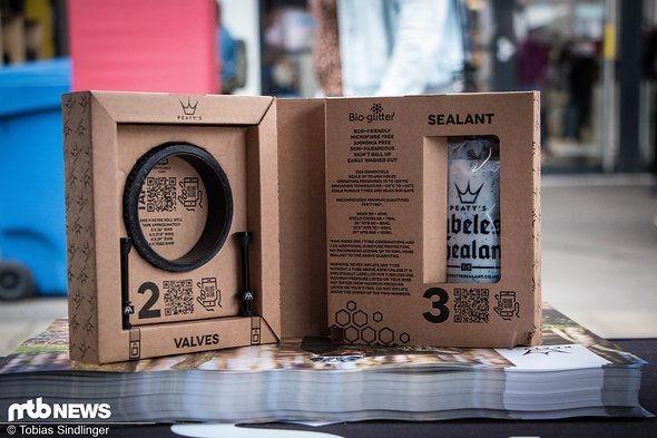 Ein Tubeless Conversion Kit bietet kompakt gebündelt das nötige Zubehör die Räder eines Bikes auf schlauchlos umzurüsten Ein Tubeless Conversion Kit bietet kompakt gebündelt das nötige Zubehör die Räder eines Bikes auf schlauchlos umzurüsten
