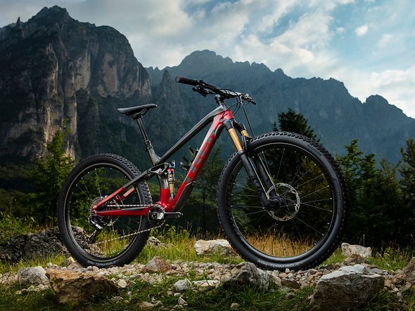 Trek Fuel EX 9.9 Raw Carbon/Rage Red Trek Fuel EX 9.9 Raw Carbon/Rage Red