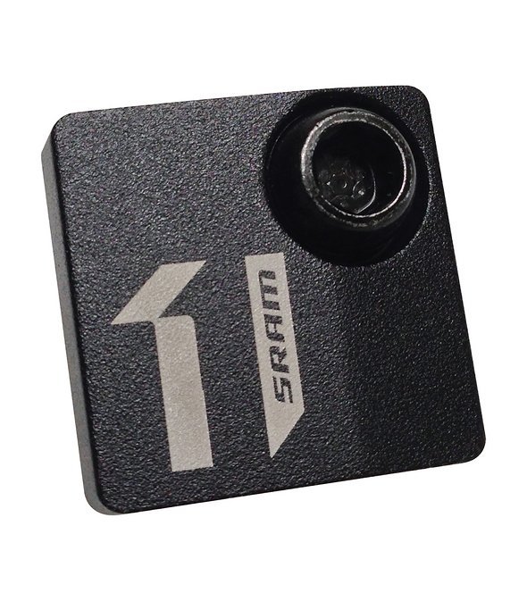 Nettes Detail: Die Abdeckplatte für die Umwerferaufnahme deutet darauf hin, dass bei den SRAM 11-fach Schaltungen kein Umwerfer mehr gebraucht wird Nettes Detail: Die Abdeckplatte für die Umwerferaufnahme deutet darauf hin, dass bei den SRAM 11-fach Schaltungen kein Umwerfer mehr gebraucht wird