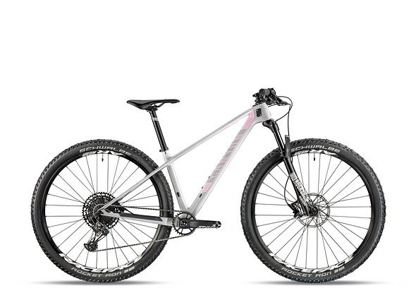 Auch beim Exceed gibt es für Frauen speziell angepasste Räder: Die Modelle Exceed CF SL 5 und Exceed CF SL 7 sind in dieser Form erhältlich Auch beim Exceed gibt es für Frauen speziell angepasste Räder: Die Modelle Exceed CF SL 5 und Exceed CF SL 7 sind in dieser Form erhältlich