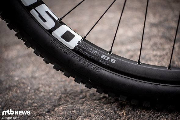Auch mit 27,5" Laufrädern kann man noch kompetitiv Downhill-Fahren Auch mit 27,5" Laufrädern kann man noch kompetitiv Downhill-Fahren