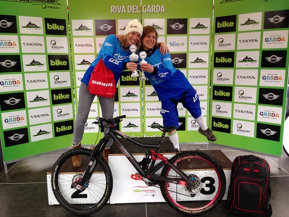 Ihre jeweiligen Klassen konnten Jana Götze und Bettina Lysko beim Endurorennen in Riva am Gardasee gewinnen Ihre jeweiligen Klassen konnten Jana Götze und Bettina Lysko beim Endurorennen in Riva am Gardasee gewinnen