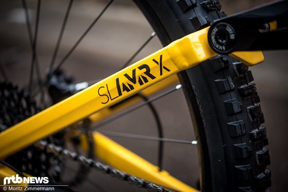 Das X im Namen deutet an, dass diese Version des SL AMRs vor allem für den Abfahrtsspaß konzipiert ist. Das Design des Aluminium-Rahmens ist klar und kantig. Das X im Namen deutet an, dass diese Version des SL AMRs vor allem für den Abfahrtsspaß konzipiert ist. Das Design des Aluminium-Rahmens ist klar und kantig.