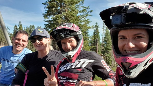 Megan und Steven sind die Organisatoren der California Enduro Series. Vor Jahren durften wir bei ihnen spontan die Couch crashen – dass sie die EWS nach Kalifornien holen würden, hätten wir da nie gedacht Megan und Steven sind die Organisatoren der California Enduro Series. Vor Jahren durften wir bei ihnen spontan die Couch crashen – dass sie die EWS nach Kalifornien holen würden, hätten wir da nie gedacht
