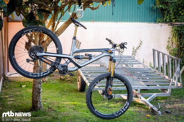 YT Capra CF PRO RACE YT Capra CF PRO RACE