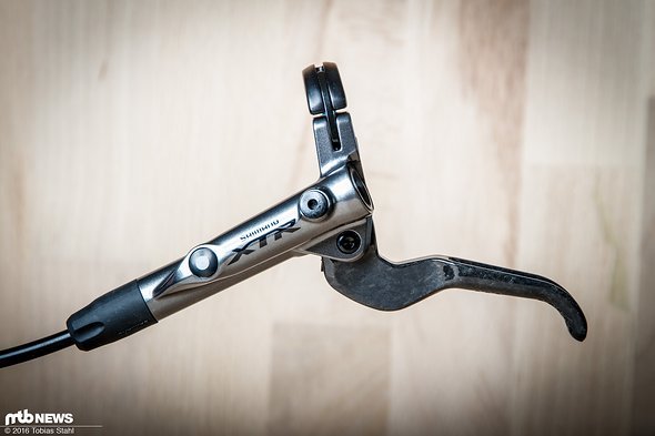 Die XTR Race hat gegenüber der XTR Trail keine werkzeuglose Griffweitenverstellung am Hebel Die XTR Race hat gegenüber der XTR Trail keine werkzeuglose Griffweitenverstellung am Hebel