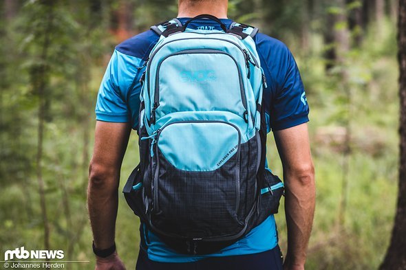 Der Explorer Pro mit 30 l Volumen ist definitiv kein kleiner Rucksack, trägt auf dem Rücken aber nicht zu sehr auf ... Der Explorer Pro mit 30 l Volumen ist definitiv kein kleiner Rucksack, trägt auf dem Rücken aber nicht zu sehr auf ...