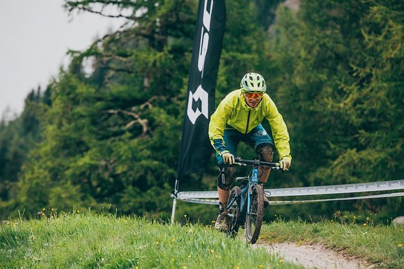 Kurzer Radstand, kleine Räder und super niedriger Stack für Druck auf dem Vorderrad: Wer vom aktuellen Trail-Bike auf das 20" Kinderrad umsteigt wird erfrischend geerdet!