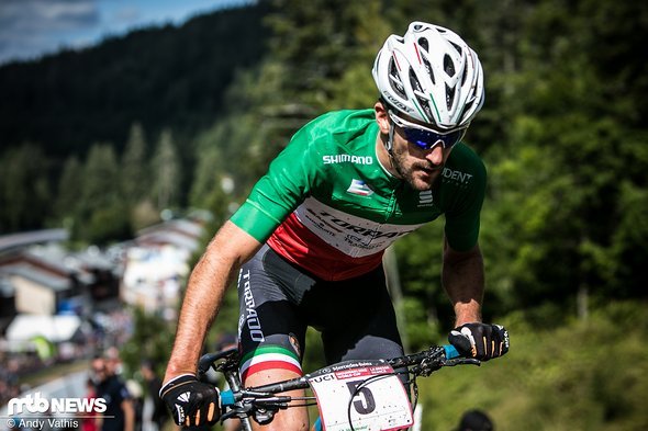 Der Italiener Gerhard Kerschbaumer konnte in Andorra sogar Schurter im direkten Duell bezwingen und könnte auch in diesem Jahr eine wichtige Rolle im Gesamtweltcup spielen Der Italiener Gerhard Kerschbaumer konnte in Andorra sogar Schurter im direkten Duell bezwingen und könnte auch in diesem Jahr eine wichtige Rolle im Gesamtweltcup spielen