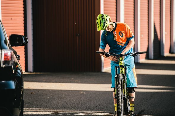 Rauf aufs Rad und ab auf die Trails. Rauf aufs Rad und ab auf die Trails.