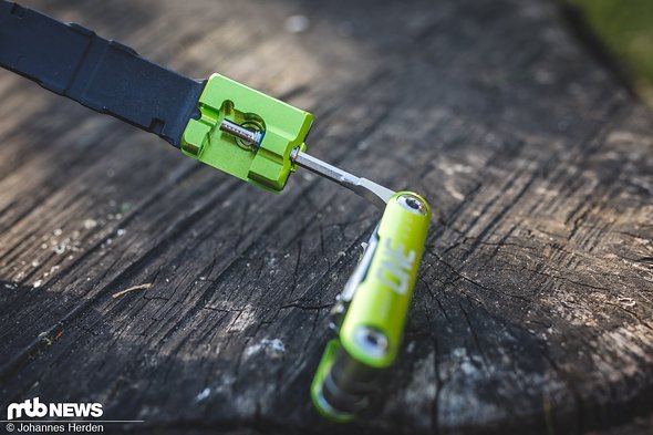Da ein 3 mm-Innensechskant als Kettendrücker fungiert, kann man mit dem Tool sehr angenehm und ohne viel Kraft agieren Da ein 3 mm-Innensechskant als Kettendrücker fungiert, kann man mit dem Tool sehr angenehm und ohne viel Kraft agieren