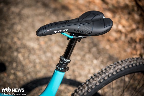 Die Fox Transfer-Sattelstütze glänzt dank ergonomischem Hebel und ihrer Zuverlässigkeit, bietet allerdings nur 125 mm Hub an unserem Testbike. Die Fox Transfer-Sattelstütze glänzt dank ergonomischem Hebel und ihrer Zuverlässigkeit, bietet allerdings nur 125 mm Hub an unserem Testbike.
