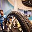 Um auf dem glatten Fliesenboden möglichst viel Grip zu haben wurde mit allen möglichen Mittelchen experimentiert