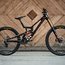 Für den World Cup-Auftakt in Leogang gab's ein frisches Bike für Luca Shaw!