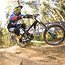 Andrew Neethling pilotierte ein neues Giant Glory DH-Bike mit 650b Laufrädern.