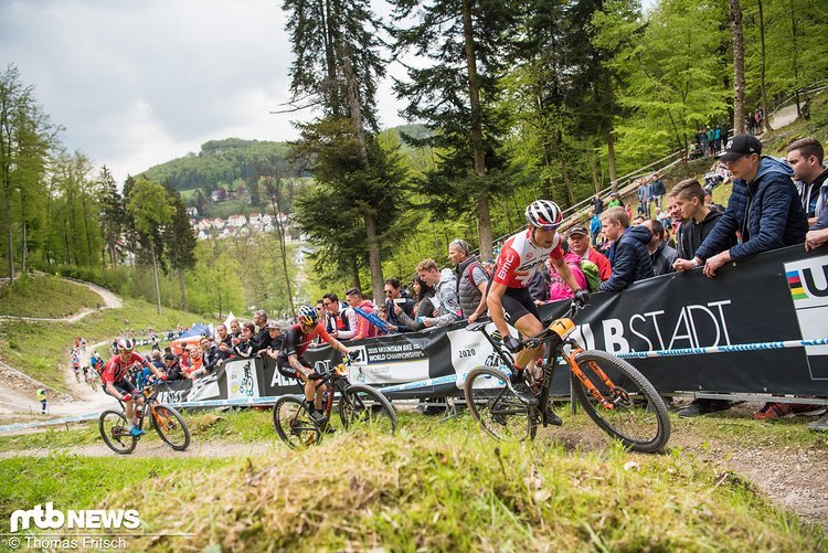 Die Weltcupsaison ist eröffnet. Nach dem Short Track am Freitag und dem gestrigen Rennen der U23-Männer geht es heute für die U23-Damen, die Elite Damen und die Elite Herren auf die Strecke. Die Weltcupsaison ist eröffnet. Nach dem Short Track am Freitag und dem gestrigen Rennen der U23-Männer geht es heute für die U23-Damen, die Elite Damen und die Elite Herren auf die Strecke.