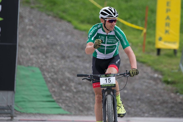 Markus Kaufmann bestätigte sein auftsteigende Form im Hinblick auf die anstehende deutsche Meisterschaft - ein Tagessieg und Gesamtrang drei waren seine Highlights bei der Alpentour-Trophy Markus Kaufmann bestätigte sein auftsteigende Form im Hinblick auf die anstehende deutsche Meisterschaft - ein Tagessieg und Gesamtrang drei waren seine Highlights bei der Alpentour-Trophy