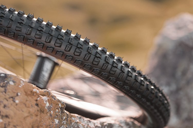 Die neuen e*thirteen All Terrain-Reifen kommen in zahlreichen Spezifikationen und eigenen sich für einen breiten Einsatzbereich Die neuen e*thirteen All Terrain-Reifen kommen in zahlreichen Spezifikationen und eigenen sich für einen breiten Einsatzbereich