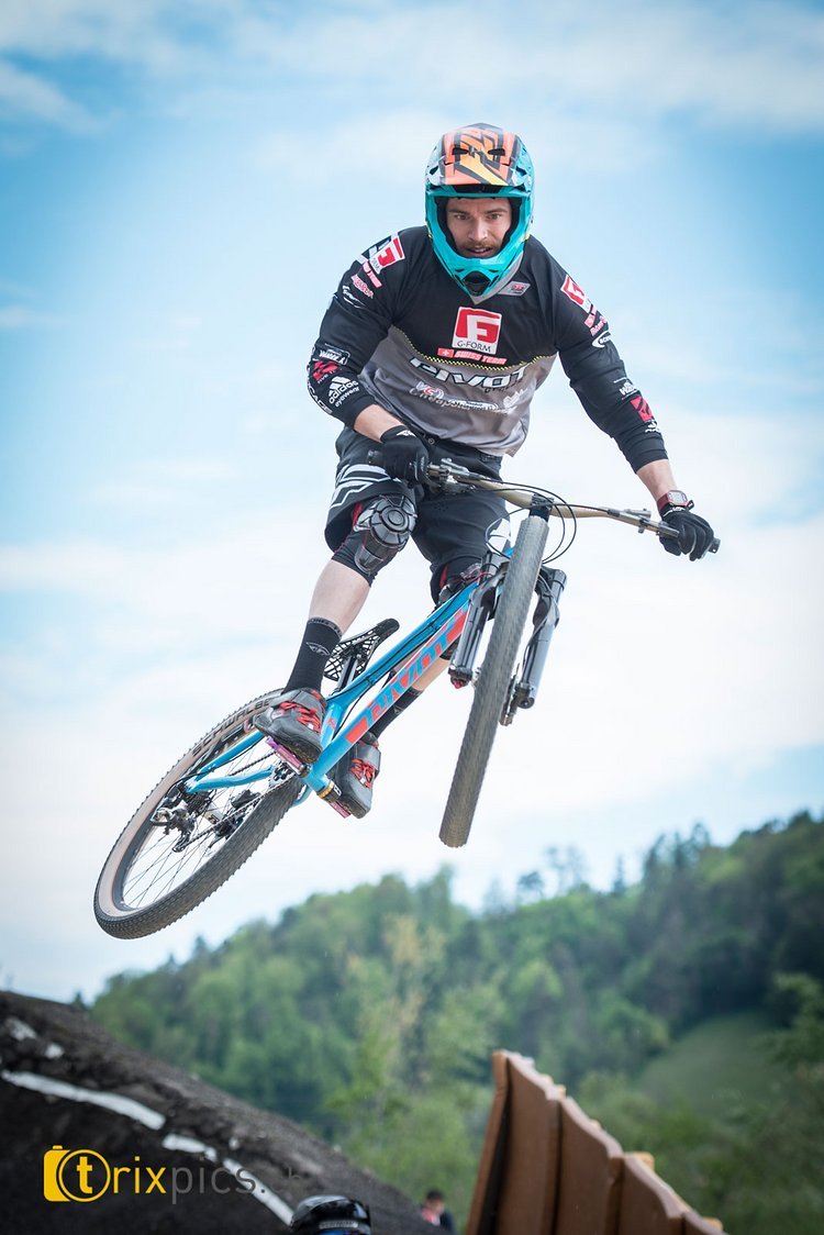 Simon Waldburger (G-Form Swiss Team / VC Leibstadt) kann sichtlich entspannt die kommenden Rennen der 4Cross Saison in Angriff nehmen Simon Waldburger (G-Form Swiss Team / VC Leibstadt) kann sichtlich entspannt die kommenden Rennen der 4Cross Saison in Angriff nehmen