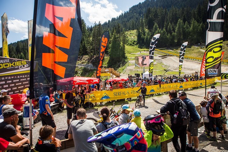 Wer noch zu jung ist, um sein Glück bei der UCI Weltmeisterschaft in Leogang zu versuchen, kann bei den Rookies Championships antreten. Wer noch zu jung ist, um sein Glück bei der UCI Weltmeisterschaft in Leogang zu versuchen, kann bei den Rookies Championships antreten.