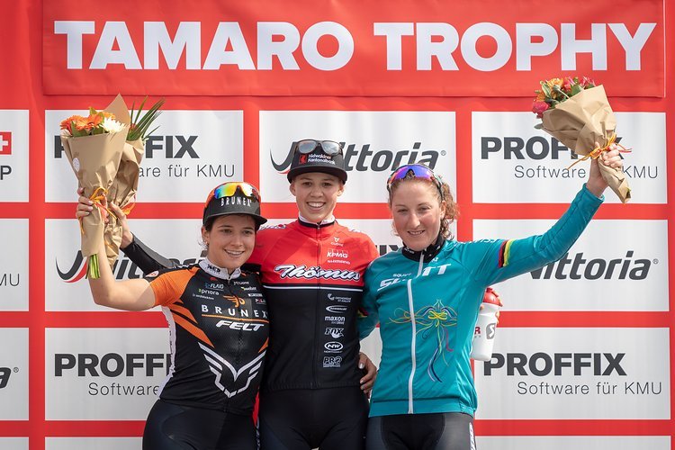 Das Podium der Damen in Rivera: Alessandra Keller vor Ramona Forchini und Julie Bresset Das Podium der Damen in Rivera: Alessandra Keller vor Ramona Forchini und Julie Bresset
