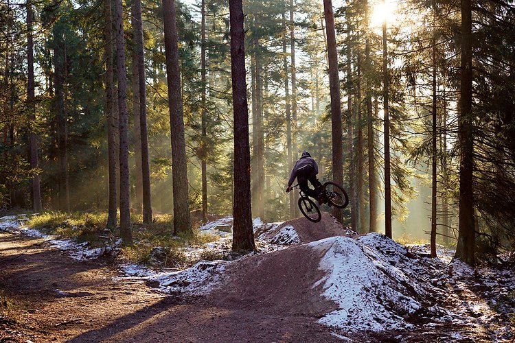 Viel Flow und Fahrspaß verspricht der brandneue Pump or Jump-Trail in Königsfeld am östlichen Rand des Schwarzwaldes Viel Flow und Fahrspaß verspricht der brandneue Pump or Jump-Trail in Königsfeld am östlichen Rand des Schwarzwaldes