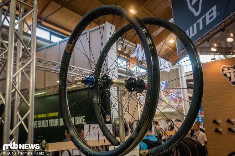Auch die KOM-Laufräder bekommen einen großen Bruder mit 29 mm Innenweite für den Enduro-Einsatz Auch die KOM-Laufräder bekommen einen großen Bruder mit 29 mm Innenweite für den Enduro-Einsatz