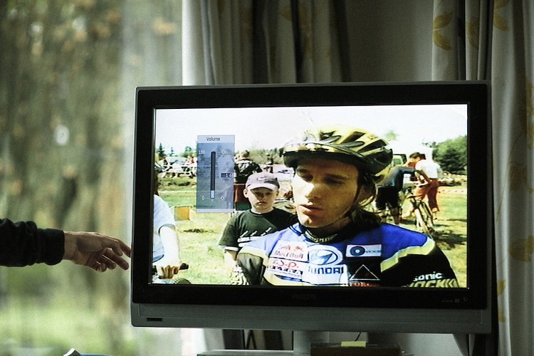 Patrick Maes ein ehemaliger BMX und MTB Profi, steckt seinen Sohn früh genug mit dem Mountainbike Fieber an. Patrick Maes ein ehemaliger BMX und MTB Profi, steckt seinen Sohn früh genug mit dem Mountainbike Fieber an.