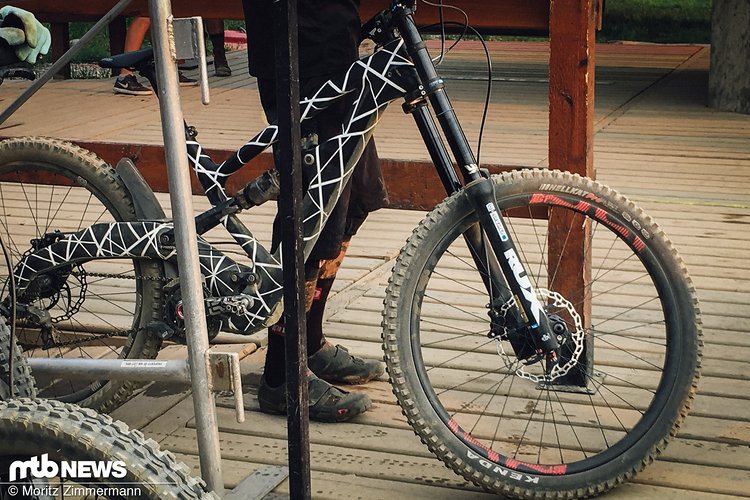 Dieser Prototyp des brandneuen Polygon-Downhillers geistert aktuell durch Whistler Dieser Prototyp des brandneuen Polygon-Downhillers geistert aktuell durch Whistler