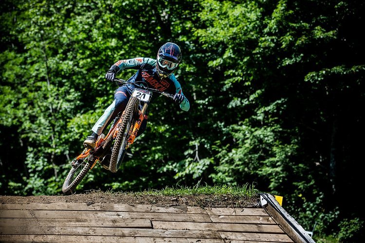 Wir können es kaum erwarten, Thomas Estaque wieder am absoluten Limit der Kontrolle auf den World Cup-Strecken dieser Welt zu sehen! Wir können es kaum erwarten, Thomas Estaque wieder am absoluten Limit der Kontrolle auf den World Cup-Strecken dieser Welt zu sehen!