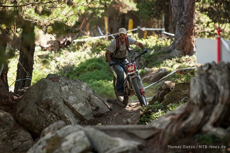 Corrado Hérin konnte als aktiver Rennfahrer unter anderem den Downhill-World Cup 1997 für sich entscheiden Corrado Hérin konnte als aktiver Rennfahrer unter anderem den Downhill-World Cup 1997 für sich entscheiden