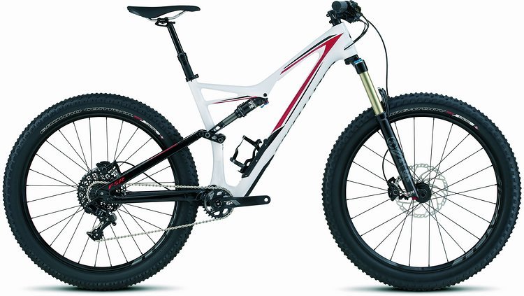 Für die Herren: das Specialized Stumpjumper FSR Comp 6 Fattie in weiß / schwarz mit roten Akzenten Für die Herren: das Specialized Stumpjumper FSR Comp 6 Fattie in weiß / schwarz mit roten Akzenten
