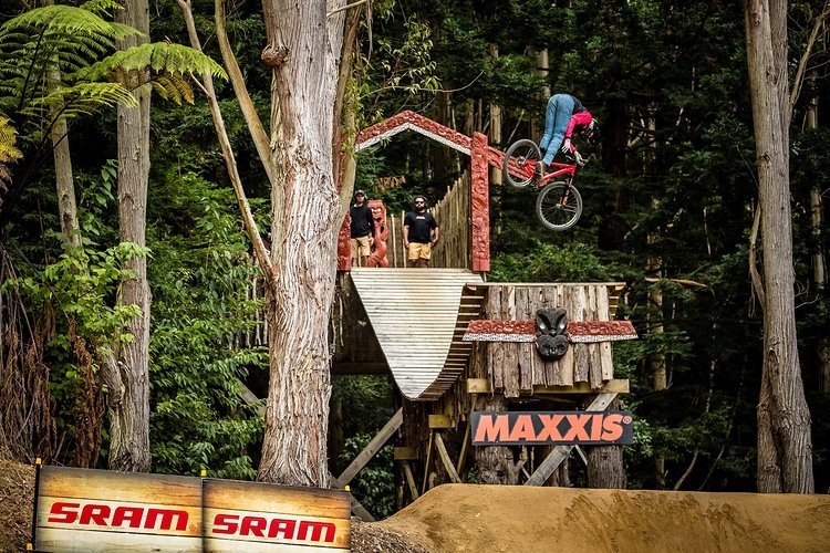 Die Profis von Rose Lukas Knopf, Erik Fedko und Marc Diekmann sind mit dem Rad auch bei den Contests dieser Welt am Start Die Profis von Rose Lukas Knopf, Erik Fedko und Marc Diekmann sind mit dem Rad auch bei den Contests dieser Welt am Start