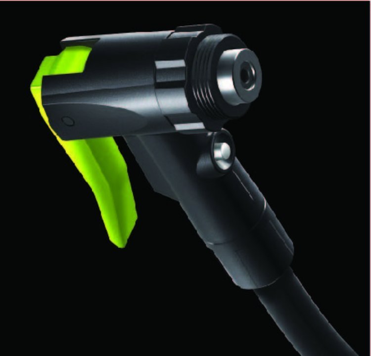 Der Pumpenkopf der Syncros Vernon 2.0 Dual Mode-Standpumpe ist sowohl mit Auto- als auch mit französischen-Ventilen kompatibel. Der Pumpenkopf der Syncros Vernon 2.0 Dual Mode-Standpumpe ist sowohl mit Auto- als auch mit französischen-Ventilen kompatibel.
