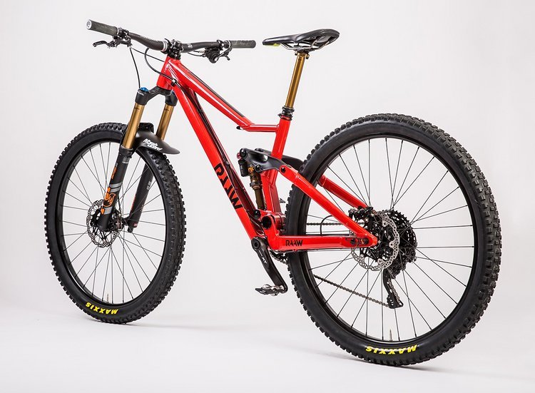 Das edle Vollgas-Enduro Raaw Madonna ist in Kürze als Komplettbike erhältlich Das edle Vollgas-Enduro Raaw Madonna ist in Kürze als Komplettbike erhältlich