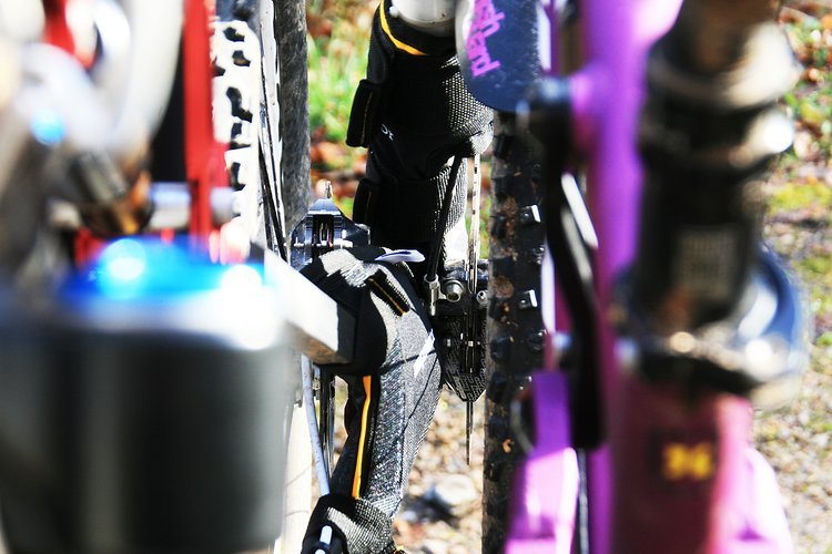 dirtlej bietet verschiedene Produkte an, die lästige Kratzer am Bike nach der Fahrt auf dem Fahrradträger verhindern sollen dirtlej bietet verschiedene Produkte an, die lästige Kratzer am Bike nach der Fahrt auf dem Fahrradträger verhindern sollen
