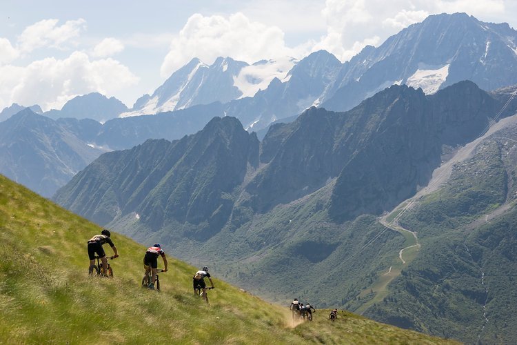 Die Fahrt über die Alpen bot auch in diesem Jahr tolle Ausblicke und atemberaubende Landschaften Die Fahrt über die Alpen bot auch in diesem Jahr tolle Ausblicke und atemberaubende Landschaften