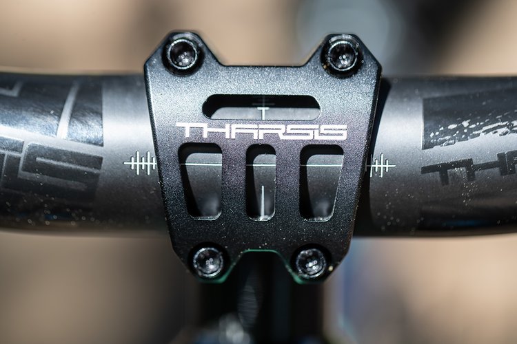 Der neue Pro Tharsis Vorbau soll perfekt zu den neuen Lenkern passen und bringt 150 g auf die Waage. Der neue Pro Tharsis Vorbau soll perfekt zu den neuen Lenkern passen und bringt 150 g auf die Waage.