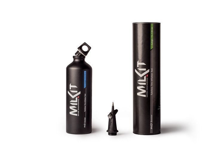 Im Lieferumfang ist neben dem Tubeless-Booster auch ein weiterer Deckel enthalten, mit dessen Hilfe das Tubeless-Reservoir in eine Trinkflasche umgewandelt werden kann. Im Lieferumfang ist neben dem Tubeless-Booster auch ein weiterer Deckel enthalten, mit dessen Hilfe das Tubeless-Reservoir in eine Trinkflasche umgewandelt werden kann.