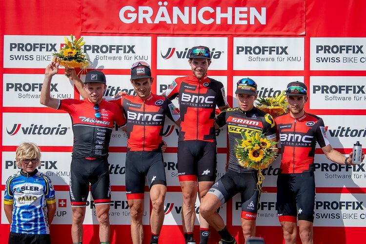 Das Podium der Herren beim Proffix Swiss Bike Cup in Gränichen in fester Hand des Teams BMC - allen voran die beiden Erstplatzierten Lars Forster und Reto Indergand Das Podium der Herren beim Proffix Swiss Bike Cup in Gränichen in fester Hand des Teams BMC - allen voran die beiden Erstplatzierten Lars Forster und Reto Indergand