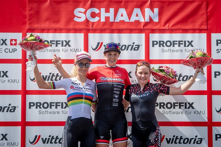 Die ersten drei Damen in Schaan: Alessandra Keller bezwingt Weltmeisterin Jolanda Neff und die U23-Weltmeisterin Sina Frei - nicht auf dem Bild: die Fünftplatzierte des Rennens wurde die Deutsche Ronja Eibl Die ersten drei Damen in Schaan: Alessandra Keller bezwingt Weltmeisterin Jolanda Neff und die U23-Weltmeisterin Sina Frei - nicht auf dem Bild: die Fünftplatzierte des Rennens wurde die Deutsche Ronja Eibl